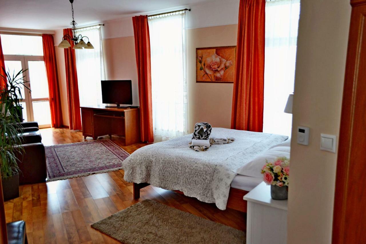 Penzion Daniela Rajecké Teplice Esterno foto